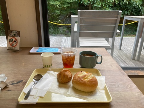 今日は○○○で朝食を